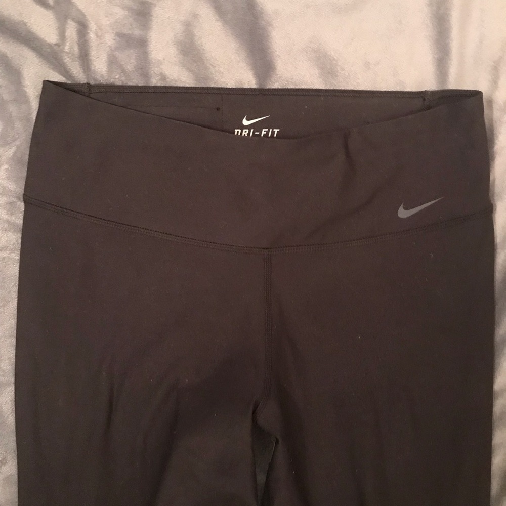 Nike Legendary Full Length Leggings- Black EUC
